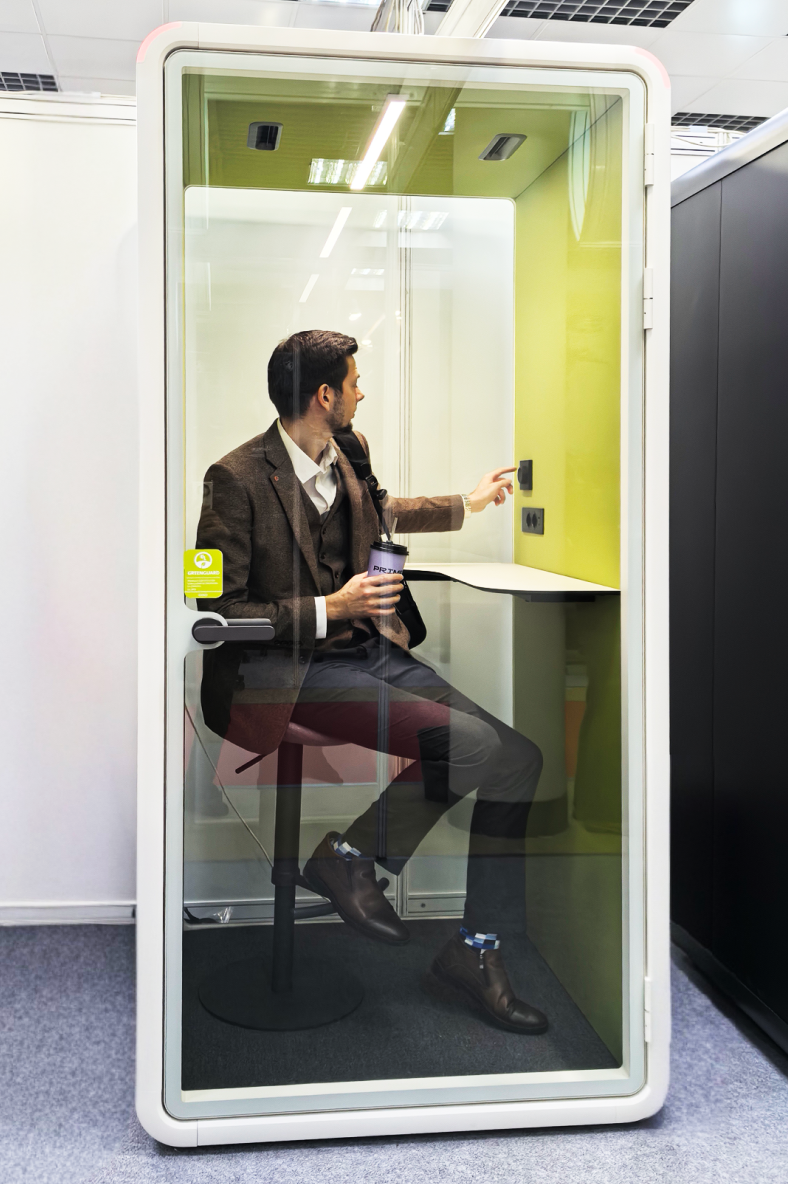 最新の会社の事例について Single people soundproof pod : introduction to Model S